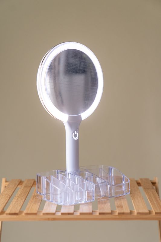 Sminkspegel med LED-ljus