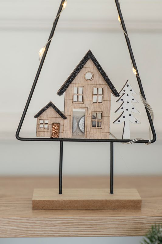 Hus med metallram 29cm - Version 2