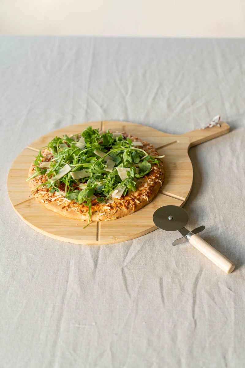  Pizzabricka i bambu med pizzahjul