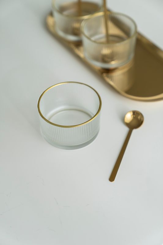 Serveringsset med skålar och fat – Guld