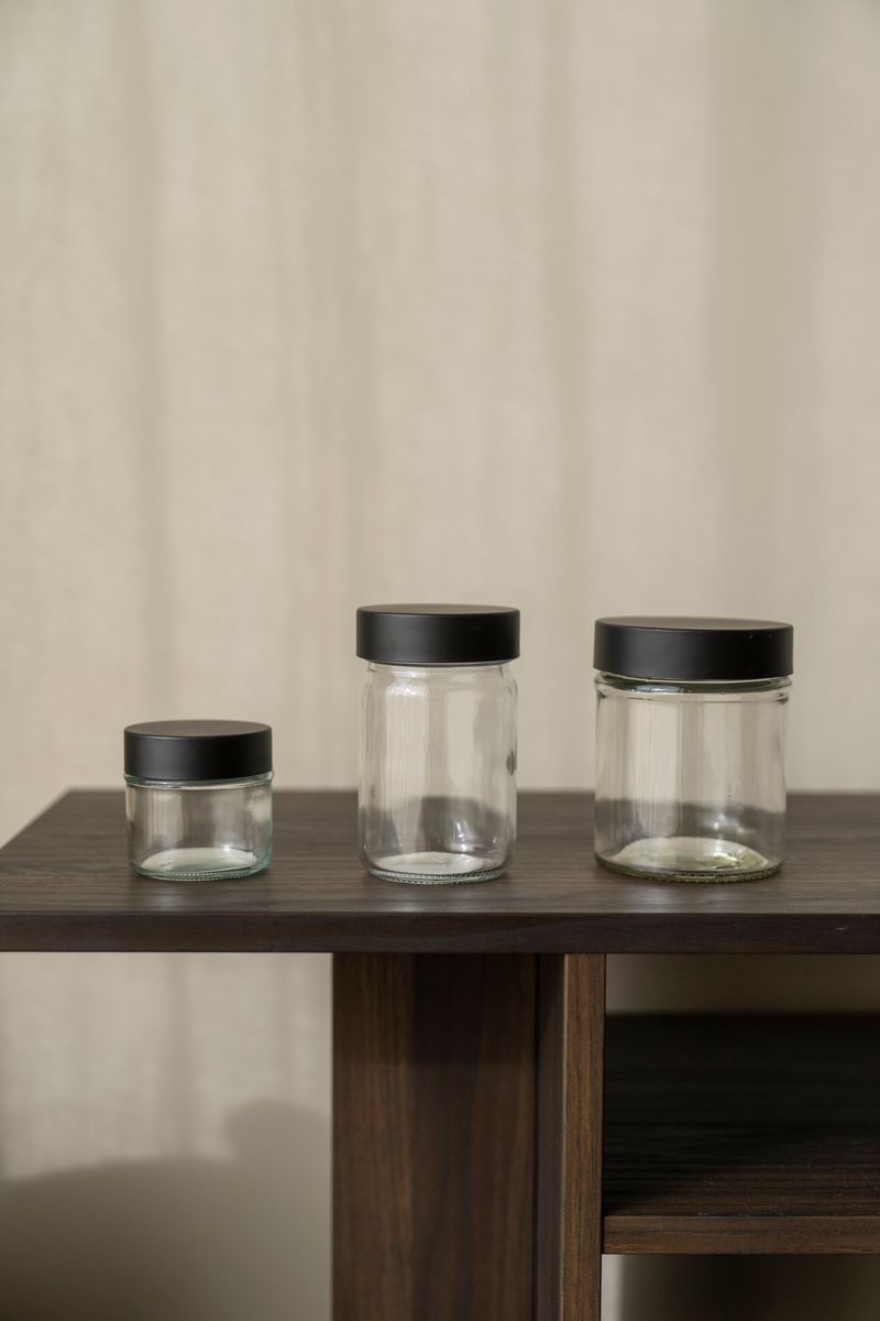 Burk med svart lock 300ml