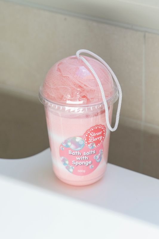 Badsalt m/loofah 500g - Jordgubbar