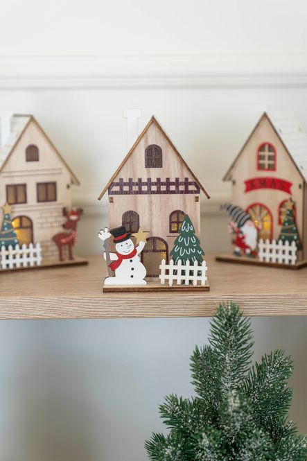 Huvudbild Trähus - Hus 15cm m/Snögubbe