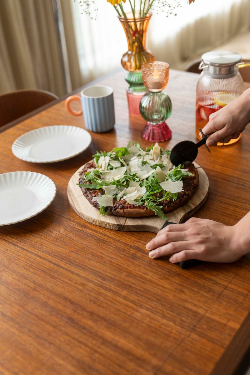 Pizzabricka med skärare
